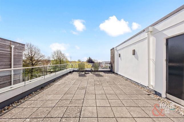 3 bed property, in The Upper Drive, £1,000,000