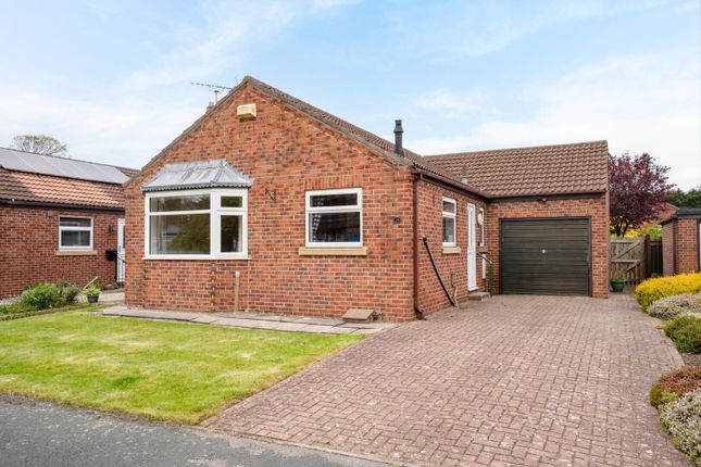 2 bed property, in Elvington Park, £350,000