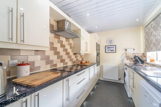2 bed property, in Ebor Street, £120,000