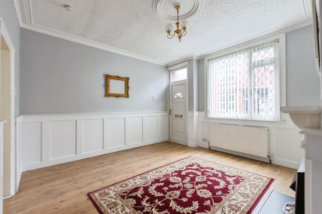 2 bed property, in Dawlish Road, £150,000