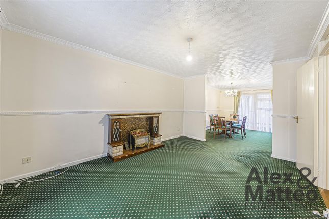 3 bed property, in Raymouth Road, £650,000