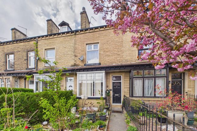 4 bed property, in Park Road, £200,000