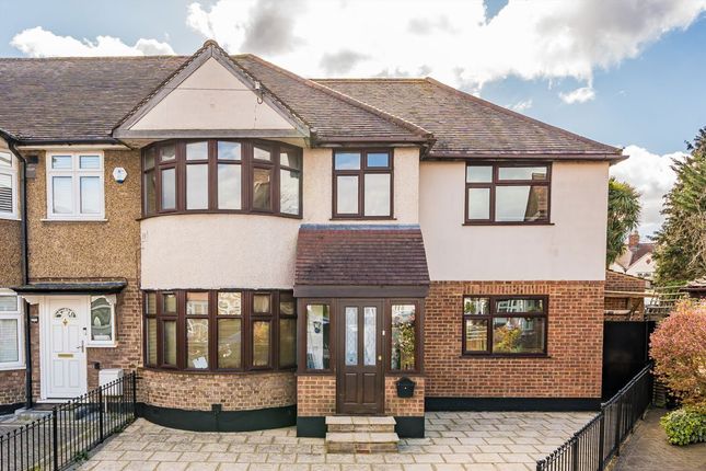 5 bed property, in Elmer Gardens, £899,950