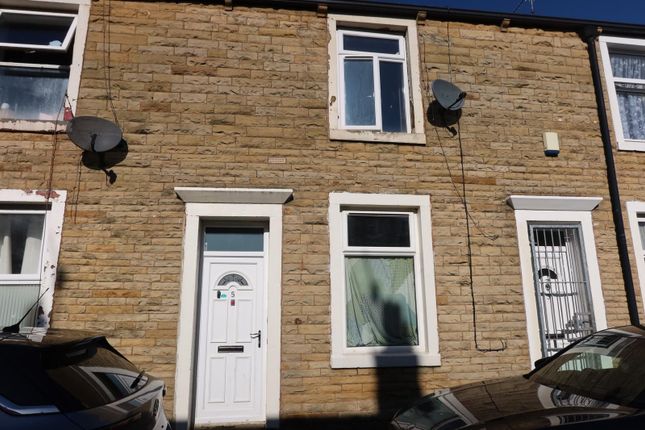 2 bed property, in Pine Street, £75,000