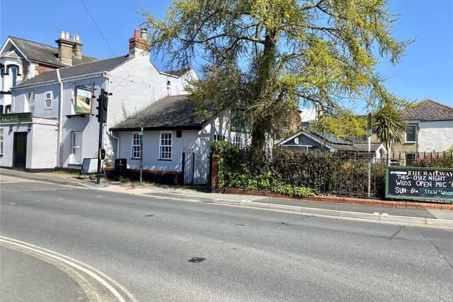 2 bed property, in St. Johns Rd, £250,000
