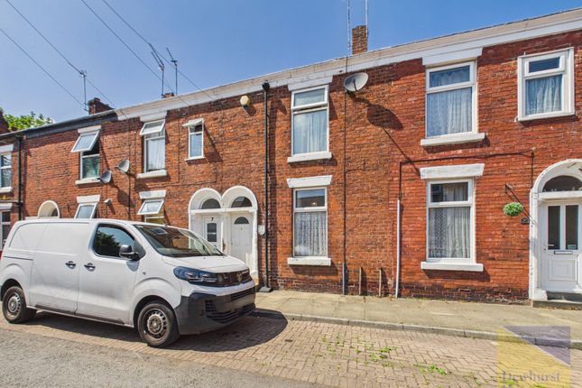 2 bed property, in Bird Street, £80,000