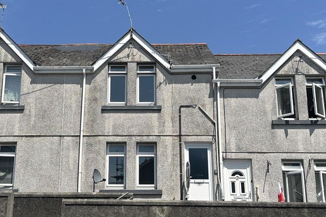 2 bed property, in Eastbourne Road, £150,000