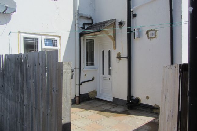 1 bed property, in Walton Road, £175,000