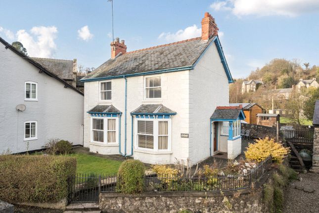 3 bed property, in Llanrhaeadr Ym Mochnant, £220,000