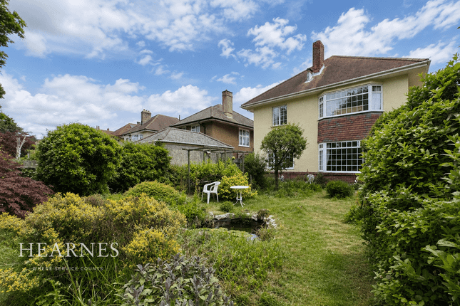 4 bed property, in Thistlebarrow Road, £550,000