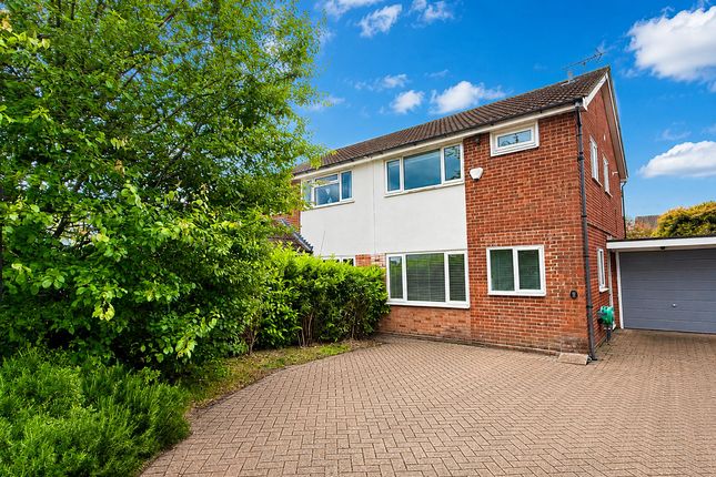 3 bed property, in Orchard Close, £435,000