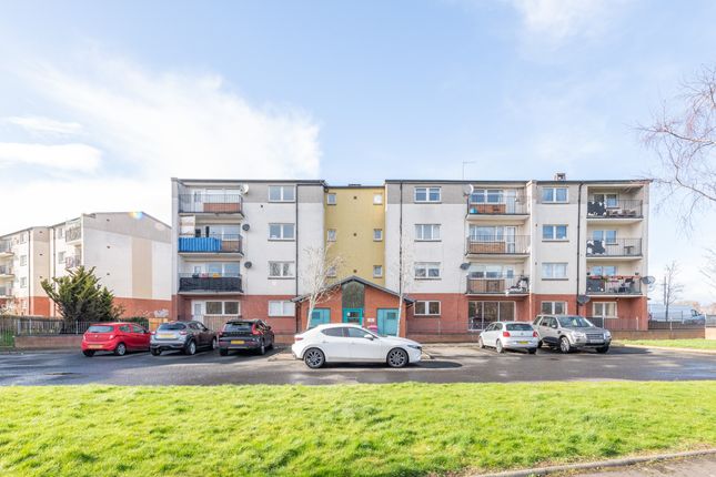 2 bed property, in Southhouse Crescent, £175,000