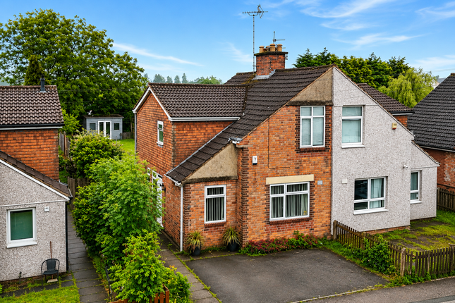 3 bed property, in Bloomfield Road, £250,000