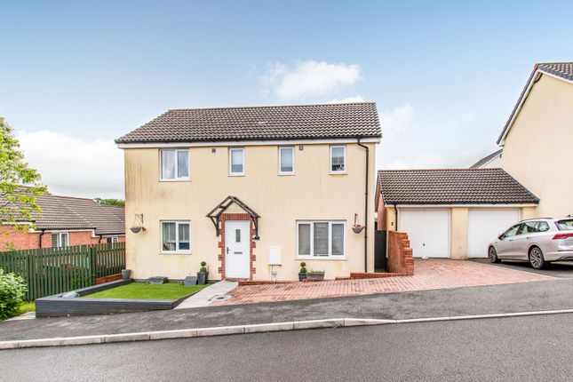 3 bed property, in Meadowsweet Close, £350,000