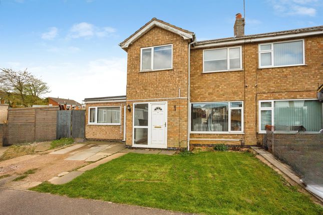 4 bed property, in Kennet Way, £175,000