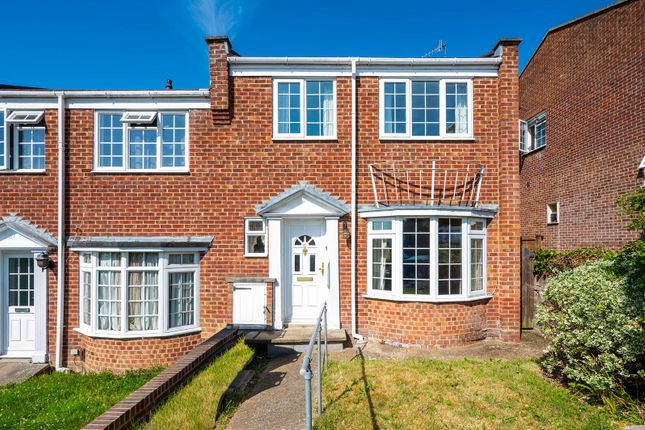 3 bed property, in Lynwood, £525,000
