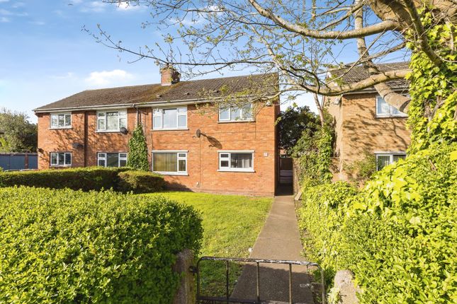 2 bed property, in Chirk Close, £135,000