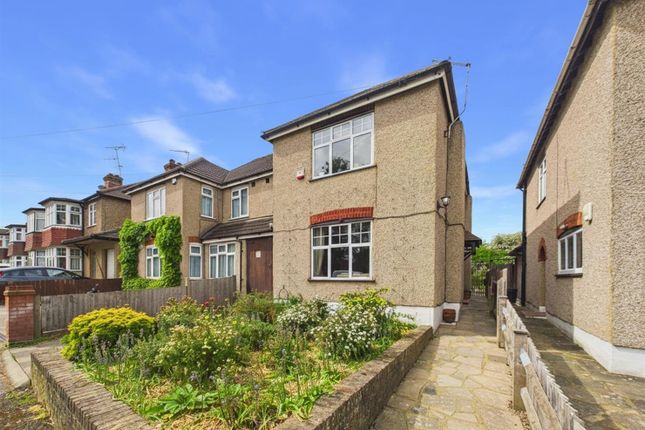 3 bed property, in Southcote Rise, £700,000