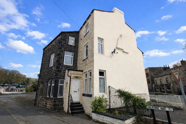 2 bed property, in Salford, £120,000
