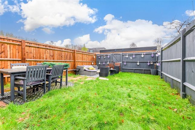 3 bed property, in Foxbury, £300,000