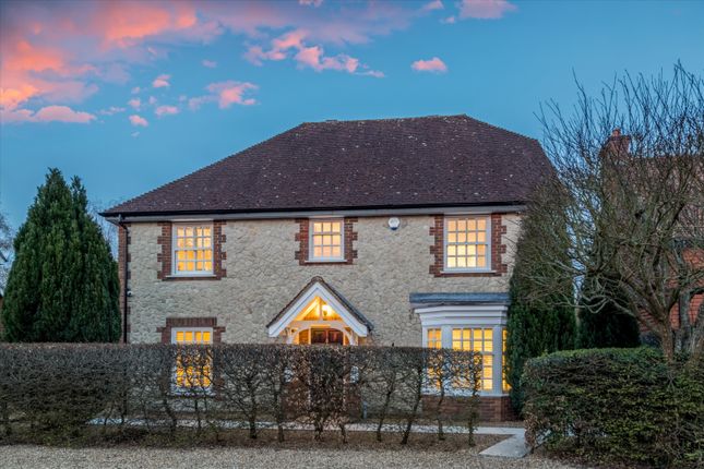 5 bed property, in Fen Meadow, £995,000