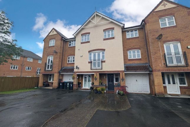 4 bed property, in Mill Croft, £369,950