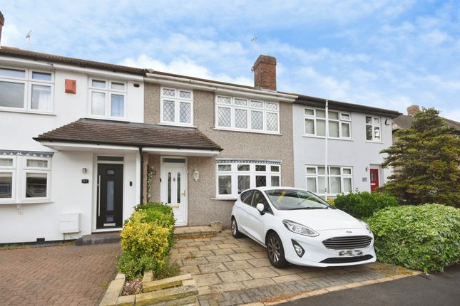 3 bed property, in Laburnum Walk, £425,000