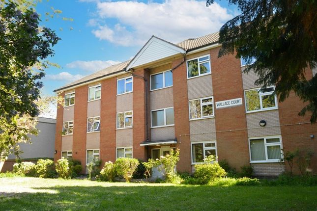 2 bed property, in Wallace Court, £170,000