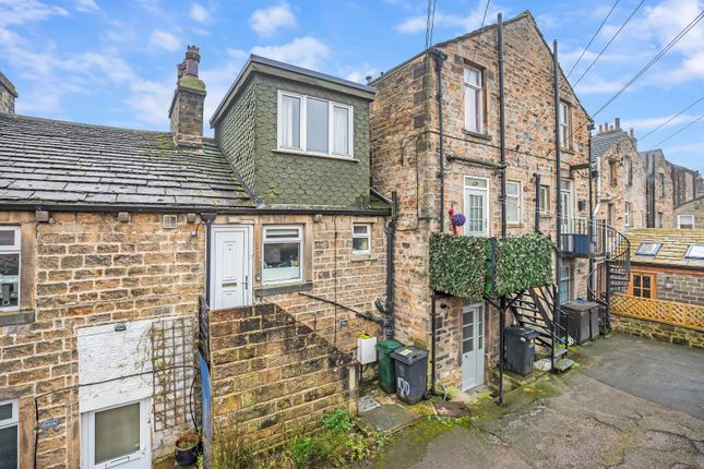 1 bed property, in Main Street, £115,000
