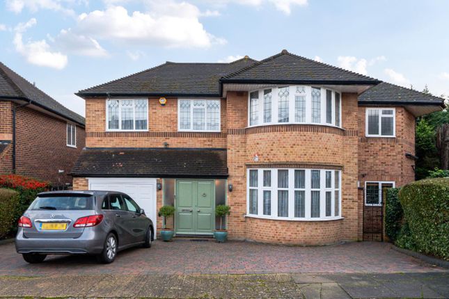 6 bed property, in Framfield Close, £1,795,000