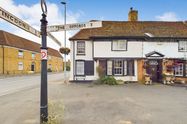 1 bed property, in West Street, £150,000