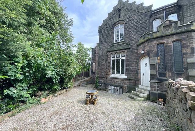 2 bed property, in Ridge Road, £125,000