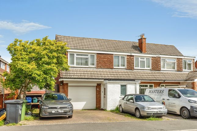 4 bed property, in Court Farm Road, £385,000