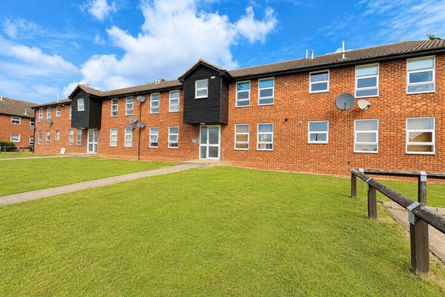 1 bed property, in Cleveden House, £180,000