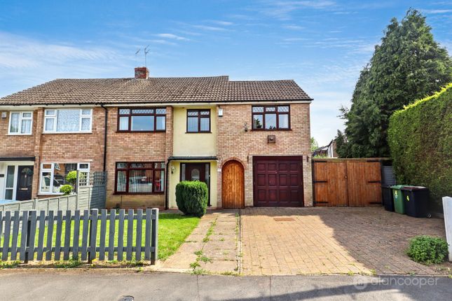 4 bed property, in Prescelly Close, £250,000