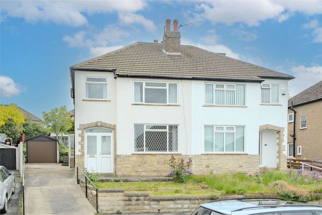 3 bed property, in Carr Manor Crescent, £355,000