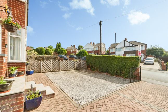 3 bed property, in Calverley Lane, £270,000