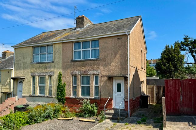 2 bed property, in Days Road, £250,000
