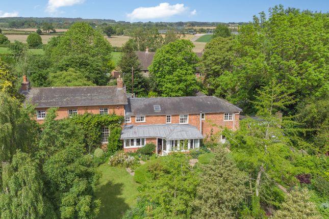 5 bed property, in Kinton Grove, £700,000