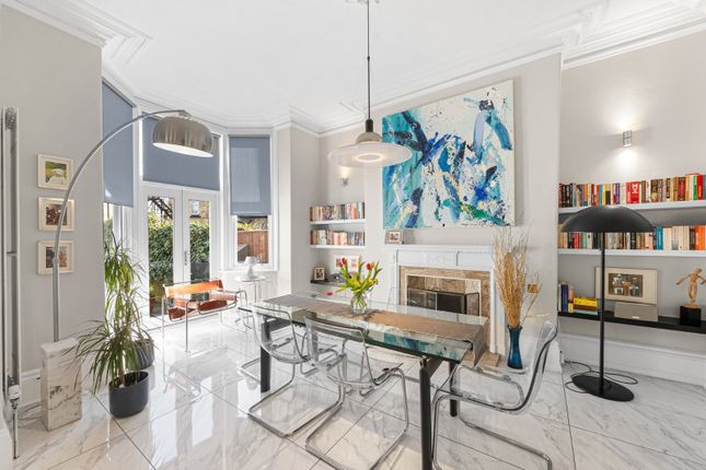 5 bed property, in Victoria Avenue, £1,325,000