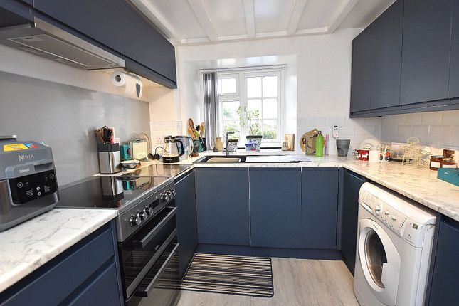 3 bed property, in Leigh Common, £307,000