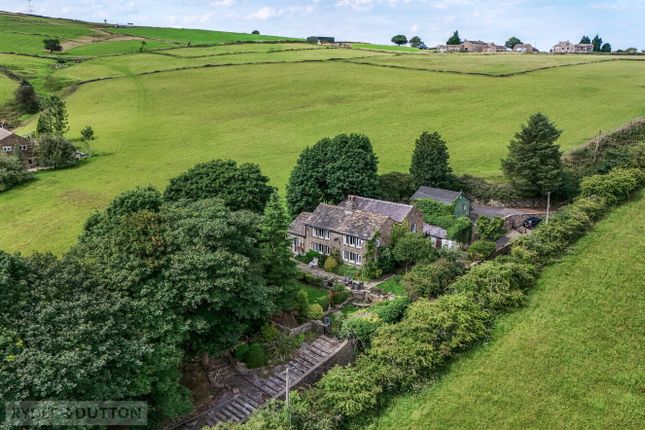 4 bed property, in Knarr Barn Lane, £850,000