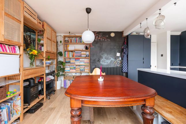 3 bed property, in Partridge Road, £285,000