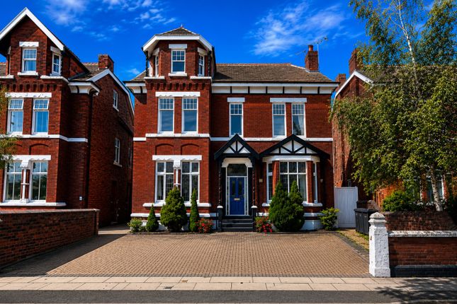 5 bed property, in Part Street, £600,000