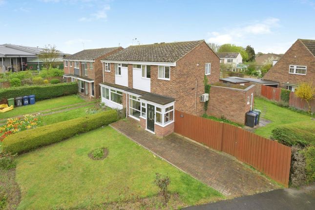 3 bed property, in Parlour Close, £440,000