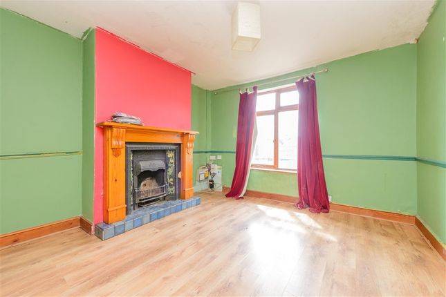 2 bed property, in Grovehill Road, £300,000