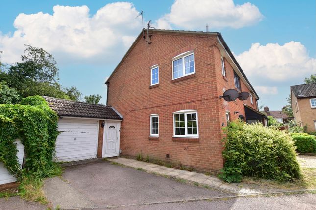 1 bed property, in Roman Gardens, £369,950