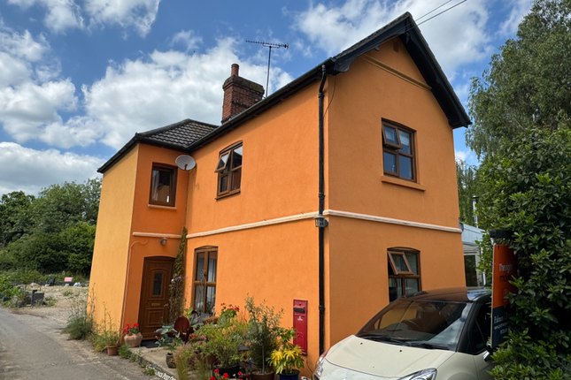 3 bed property, in Lower Street, £450,000
