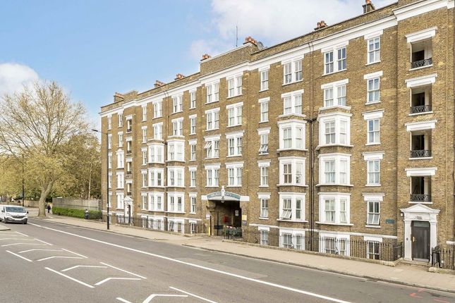 1 bed property, in Old Kent Road, £235,000