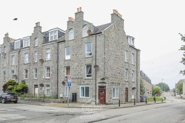 1 bed property, in 93 Park Street, £65,000